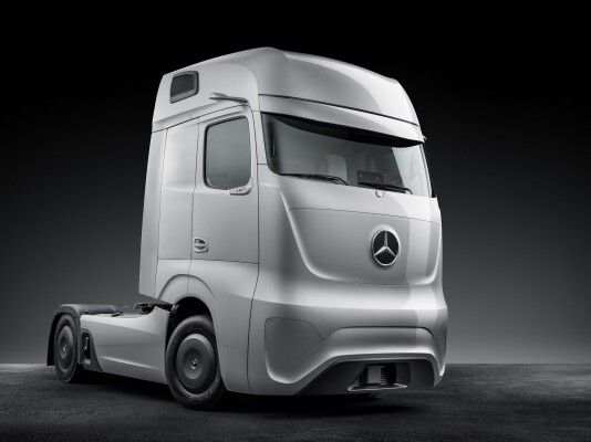 Der Mercedes-Benz Future Truck 2025: Weltpremiere der spektakulären Studie des Lkw von morgen – autonome Fahrt in eine faszinierende Zukunft (Mercedes-Benz)