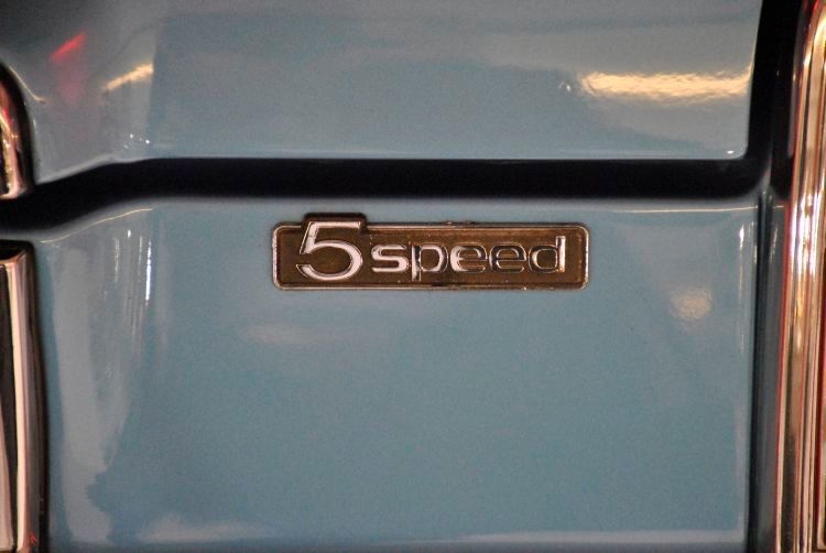 Ebenso typisch Japaner bzw. Toyota: Sie boten bereits ein 5-Gang-Getriebe an, da wussten  deutsche Hersteller noch nicht einmal, wie man 5-Gang schreibt. (Bild: Dominsky)