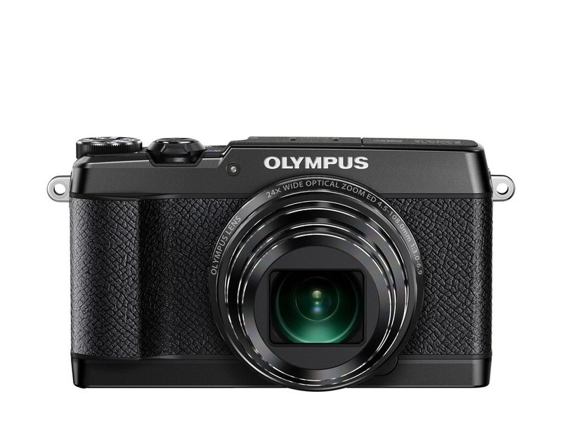Der 24-fache Zoom kann komplett in die Kamera eingefahren werden. Das verhindert Schäden. (Olympus)