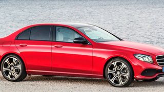 Die neue E-Klasse soll nicht weniger als die intelligenteste ihrer Art werden. Mit neuartigen Bedienkonzepten und einem Autopiloten ist sie auf einem guten Weg dorthin. (Foto: Daimler)