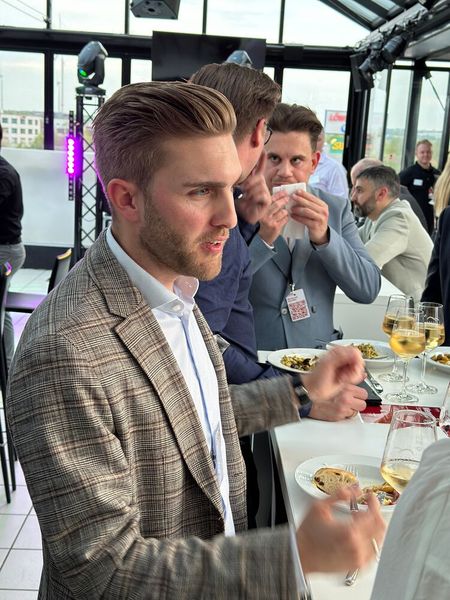 Robin Weis (SteelSeries & Jabra) erklärt, wie wichtig der perfekte Sound bei Kopfhörern sein muss. (Bild: Vogel IT-Medien)