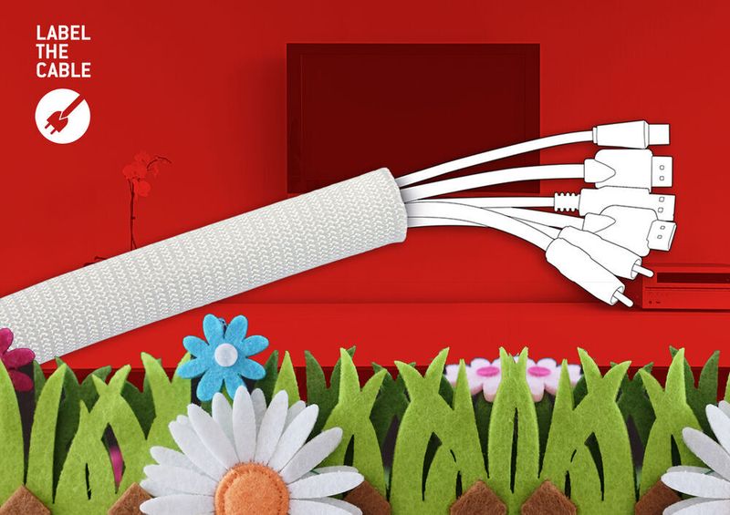 Zu Ostern einfach mal Kabel verstecken. Das geht mit der CABLE TUBE von LTC schneller, als der Osterhase hoppeln kann. Unansehnliche Kabel verschwinden im selbstschließenden Kabelschlauch ohne viel Aufwand. Einfach den Schlauch auf die gewünschte Länge mit der Schere kürzen und ihn dann um die Kabel legen und die Ordnung genießen. Gibt es in schwarz und weiß! Übrigens schützt die LTC CABLE TUBE auch die vielen zu Hause wohnenden Häschen und andere Nagetiere vor Stromschlägen. Das gefällt auch dem Osterhasen! (LTC)