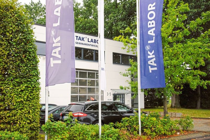 Im TAK-Labor in Köln-Wahn veranstaltet die Akademie des Deutschen Kraftfahrzeuggewerbes diverse Schulungen. (Baeuchle/»kfz-betrieb«)