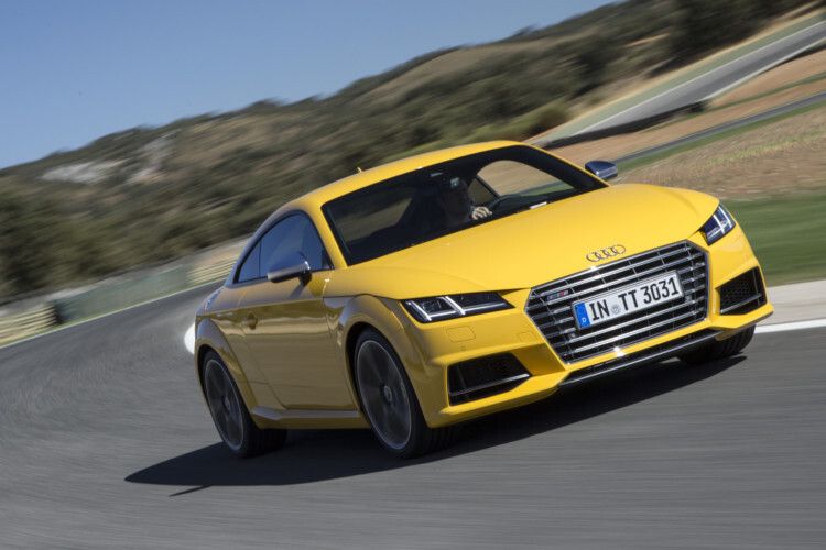 Doch durch das im TTS serienmäßige Fahrdynamiksystem Audi drive select kann der Fahrer diese befreien. Das spürt man dann nicht nur an einem sich je nach gewählten Fahrmodi (comfort, auto, dynamic, efficiency und individual) verändernden Lenk-, Dämpfer- sowie Gasverhalten, sondern auch am Klang. Der wird nämlich zunehmend bedrohlicher, je sportlicher der Modus gewählt wird. Ein Soundaktuator bringt diesen Effekt. (Foto: Audi)