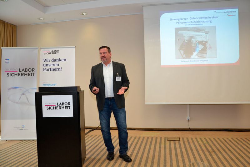 Warum der Faktor „Mensch“ bei der Laborsicherheit nei außer Acht gelassen werden darf, war das Thema von Friedhelm Weichert von A1 Saftech. (LABORPRAXIS/Lütmman)
