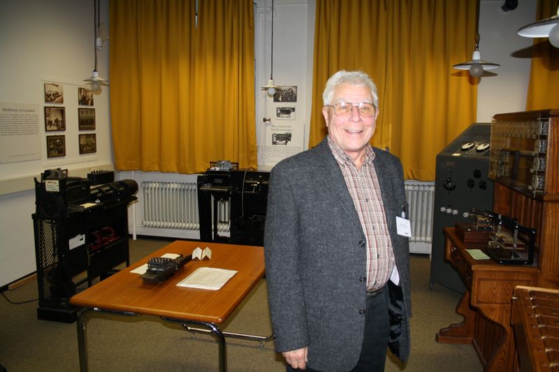 Heinz Graichen, Fachmann IBM RAMAC 350/355 Plattenspeicher... (Archiv: Vogel Business Media)