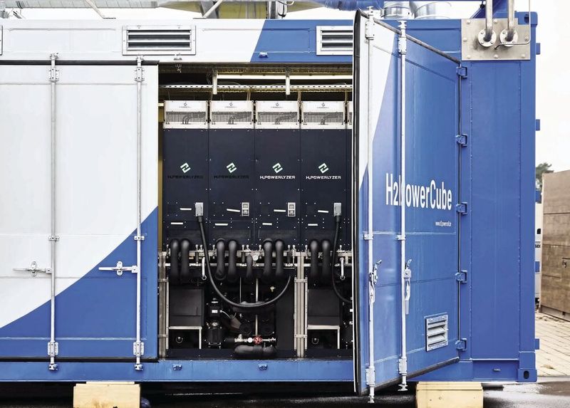 Bis zu 24 modulare H2Powerlyzer lassen sich in einem Containerkraftwerk von H2 Powercell kaskadieren. (Bild: Beckhoff Automation)