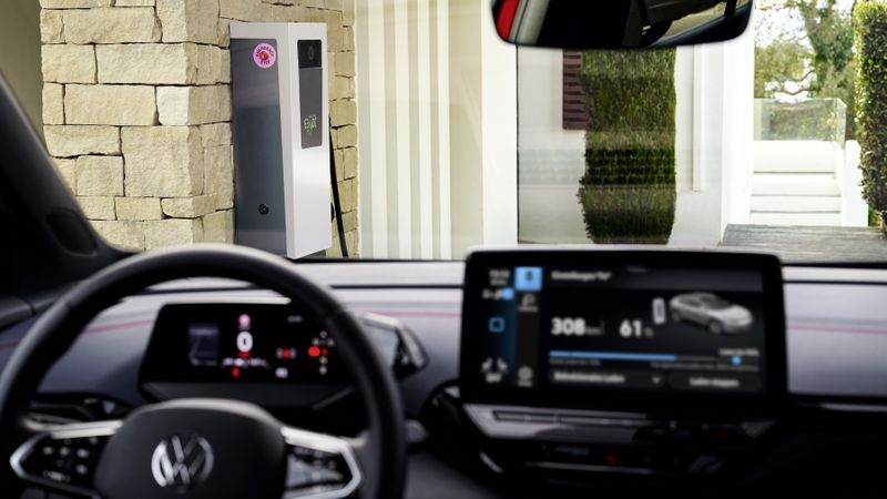 Aktuell beherrschen noch nicht viele E-Autos das bidirektionale Laden.(Bild:  Volkswagen)