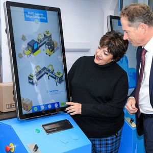 Auf der Basis von Echtzeit-Daten lassen sich Abläufe beim innerbetrieblichen Warentransport verbessern.(Bild:  Nokia)