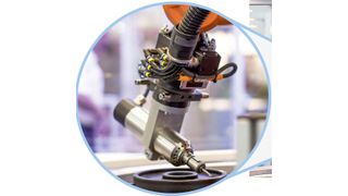 Diese  Drehdurchführung soll Kabelwirrwarr verhindern und das Schlauchpaket schonen. (RSP)