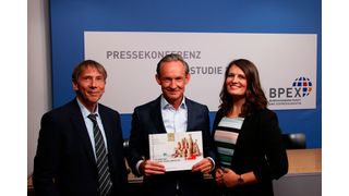 Vorstellung der KEP-Studie (v.l.): Autor Dr. Klaus Esser, BPEX-Vorsitzender Marten Bosselmann und Elena Marcus-Engelhardt, Leiterin Kommunikation und Politik beim BPEX. (Bild: BPEX)