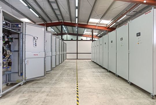 Raycap arbeitet eng mit Verkehrsunternehmen zusammen, um die passende Überspannungsschutzlösung für den regionalen Bedarf zu entwickeln und zu implementieren. (Bild:  Raycap)