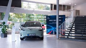 Die Hahn-Gruppe feierte in ihrem neuen Pforzheimer Showroom die Premiere des Geely-Kleinwagens E2. (Bild: Hahn)