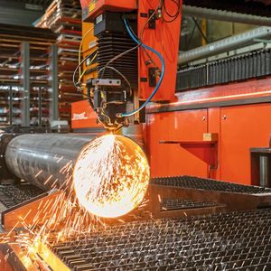 Der flexible Oldtimer von Ray-Cut: Die Byflex BTL Baujahr 1994 eignet sich auch für die Rohrbearbeitung.(Bild:  Julian Salinas)