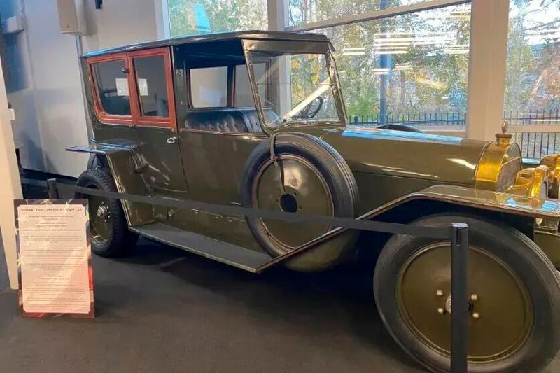 Sogar militärisch setzte das Fahrzeug Maßstäbe: US-General John Pershing ließ sich ein Spezial-Locomobile mit Zwillingsreifen auf der Hinterachse aufbauen, das exakt 80 Meilen pro Stunde (128 km/h) erreichen sollte – eine für damalige Verhältnisse atemberaubende Geschwindigkeit – und raste damit in Frankreich und Belgien über die Schlachtfelder. (Bild:  The National Automobile Museum Reno )