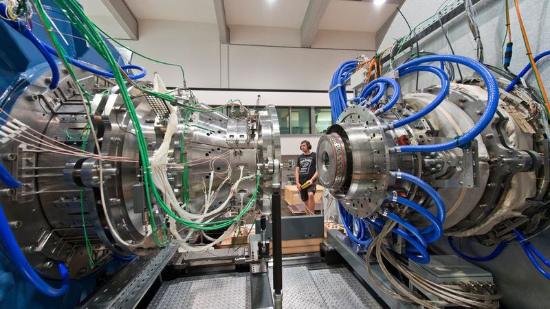 Ausgezeichnet wird der Prüfstand unter anderem durch die  Luftmenge, die durch die Turbine strömen kann, der sogenannte Massen- oder Volumenstrom. Dieser fällt mit bis zu 10 kg/s sehr hoch aus und nimmt damit weltweit eine Spitzenposition ein.  (DLR)