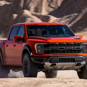 Der Ford F-150 Raptor gehört zu den drei Pick-ups ...(Bild:  Ford)