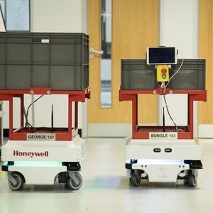 (Mobile Industrial Robots)