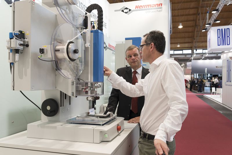 Impressions from Fakuma 2014, which attracted nearly 46,000 visitors from 117 countries and 1,772 exhibitors from 36 nations. (Source: Schall)