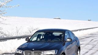 Mit Allradantrieb und viel Bodenfreiheit eignet sich der BMW X4 perfekt für den Winterurlaub. (Jan Rosenow)