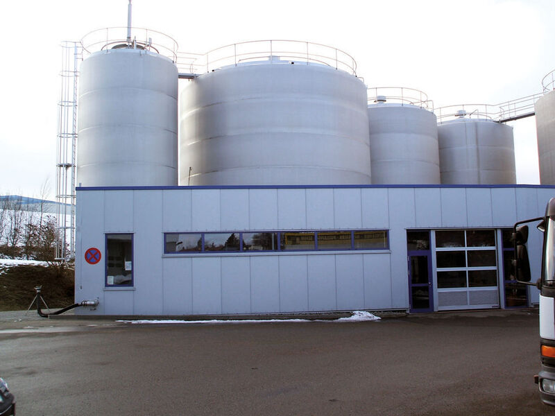 Bild 1: Betriebsgebäude für die dezentrale Abwasseraufbereitung bei der Firma Initial Textil Service in Trossingen. Bild: ITT Lowara (Archiv: Vogel Business Media)