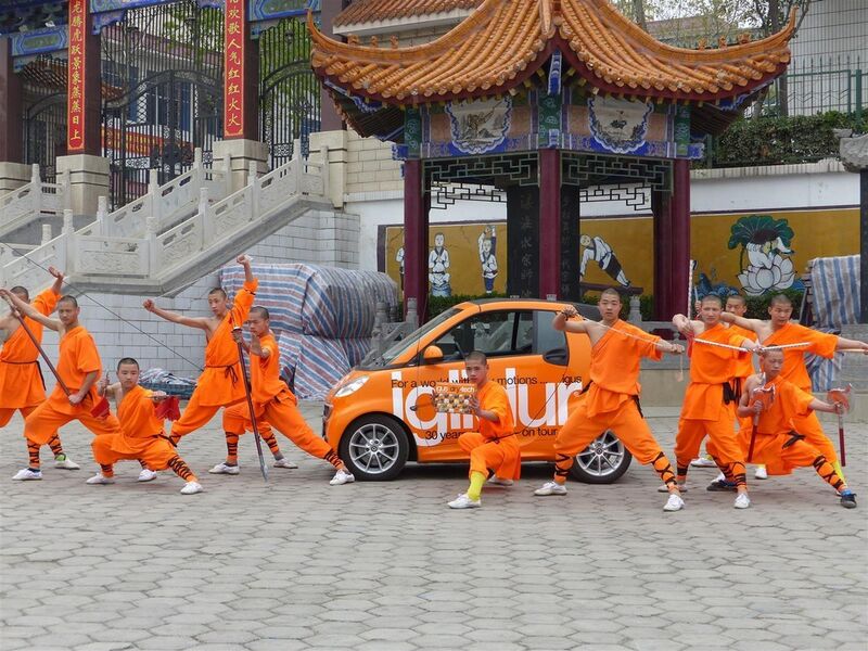 Auch an einem chinesischen Shaolin-Kloster machte der Kleinwagen aus Köln Halt. (Bild: Igus)