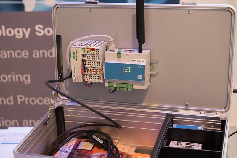 Wie M2M-Technologie aussehen kann, zeigten Partner & Aussteller an Dutzenden Ständen. (Bild: Christoph Reiss)