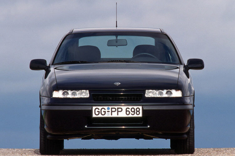 1993 folgte ein neuer 125 kW/170 PS leistender 2,5-Liter-V6. (Foto: Opel)