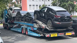 Die Zahl der Neuwagen-Auslieferungen ist im Jahr 2024 um 1,0 Prozent gesunken. Vor allem E-Autos waren weniger dabei. (Bild: Grimm – VCG)
