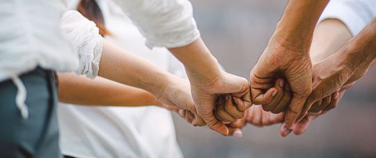 Gut gemacht: Für Unternehmen gibt es unterschiedliche Wege, sich bei Mitarbeitern für Ihre Arbeit zu bedanken und Wertschätzung auszudrücken.(Bild:  Shutter B - stock.adobe.com)