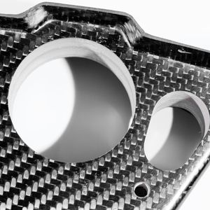 Mit Spezial-KSS können Leichtbaumaterialien wie CFK qualitativ und
wirtschaftlich bearbeitet werden... 