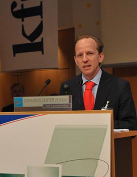 ...Centerleiter Thomas Kipper sondern auch der Geschäftsführer der Gottfried-Schultz-Gruppe Nicholas Dunning sowie ZDK-Präsident Robert Rademacher. (Archiv: Vogel Business Media)