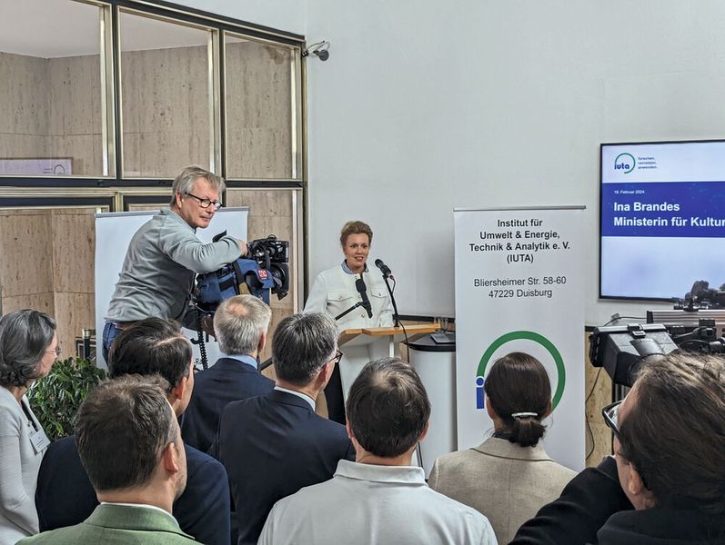 „Spitzenforschung ‚made in NRW‘ leistet einen wichtigen Beitrag, die großen Herausforderungen unserer Zeit zu bewältigen.“ – Ina Brandes, NRW-Ministerin für Kultur und Wissenschaft  (Bild: VCG – Lüttmann)