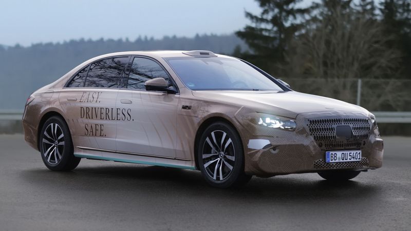 Mercedes will die neue S-Klasse als Basis für Robotaxi-Dienste zur Verfügung stellen.(Bild:  Mercedes-Benz)