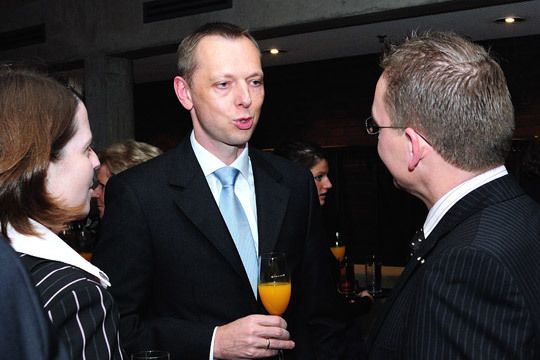 Ingo Fischer (Shell Deutschland, Mitte) ist als Sponsor immer gerne bei der Preisverleihung dabei. (Archiv: Vogel Business Media)