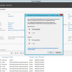 Um die erweiterte Sicherheit des Internet Explorers abzuschalten klicken Sie im Server-Manager auf Lokaler Server und dann auf der rechten Seite auf Verstärkte Konfiguration für IE. In diesem Bereich finden Sie übrigens auch weitere Informationen zum Server wie Ereignisse, das installierte Betriebssystem, den eingebauten Prozessor und mehr.