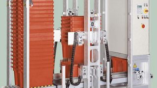 Entstapler vereinzelt bis zu 2500 Behälter pro Stunde.  (Bild: AMI Förder- und Lagertechnik)