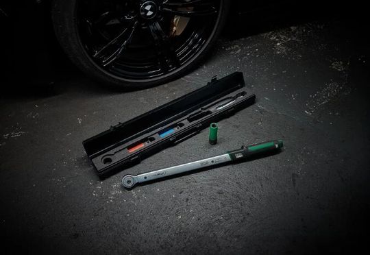 Für kontrollierte Verschraubungen hat Stahlwille einen neuen Drehmomentschlüssel mit Klick gelauncht.(Bild:  Stahlwille)