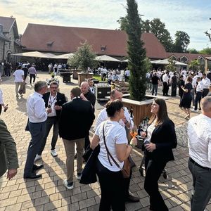 Mehrere Hundert Gäste kamen, um die Betriebe zu feiern.(Bild:  Achter – VCG)