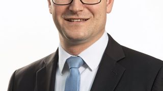 Volker Lindenau, Antriebstechnikchef bei ABB Deutschland, will mit Motoren der IE5-Klasse einen noch höheren Klimaschutz ermöglichen. (Bild: ©Luca Siermann/ABB)