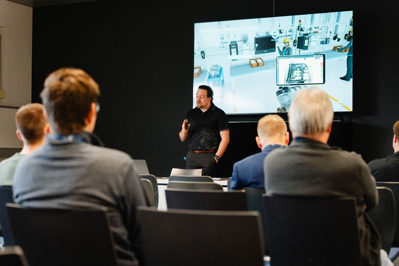 Parallel zur Ausstellung luden insgesamt acht Vorträge zum Wissensaustausch ein. (Bild: tinografiert)