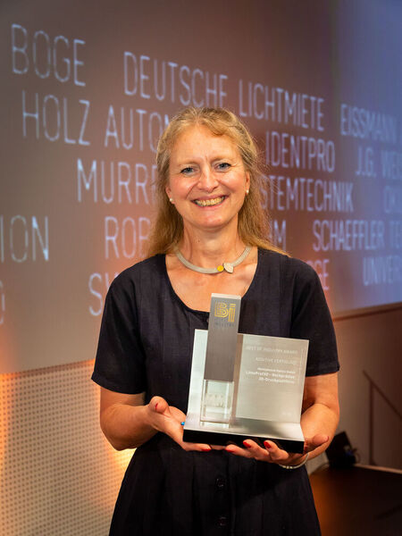 Der Gewinner in der Kategorie Additive Fertigung: Multiphoton Optics GmbH (Würzburg) mit dem Lithoprof 3D. (Bausewein / Vogel Communications Group)