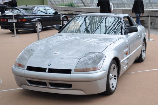 Bei dem Baur TC3 handelt es sich um eine Design-Studie als Vorläufer für den BMW Z1. Der Prototyp mit Baujahr 1987 besitzt einen steifen Gitterrohrrahmen sowie Technik des BMW E30-325i. (Archiv: Vogel Business Media)
