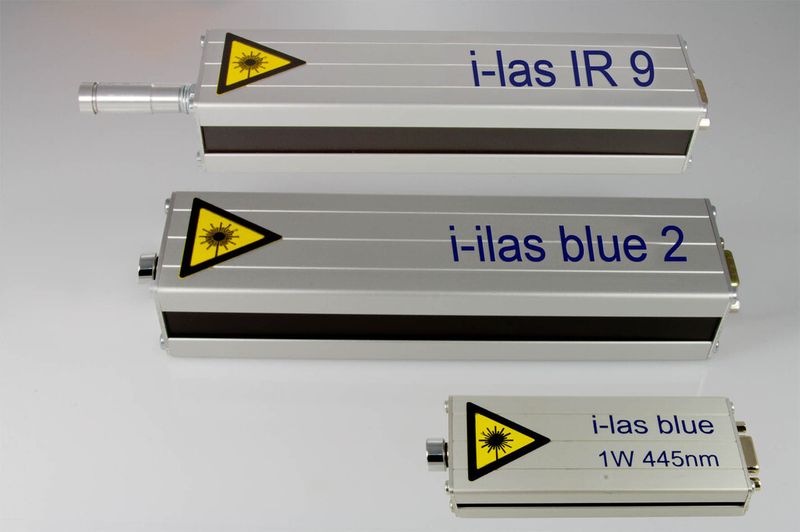 Mit den Laserdiodenmodulen der Serie I-las können Fräsmaschinen um die Funktionen Markieren, Gravieren oder auch Folienschneiden erweitert werden. (Bild: Imes-Icore)