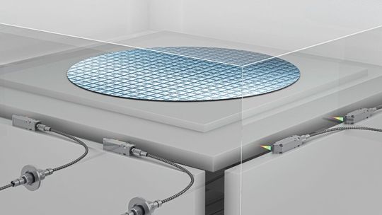 Bild 4: Vier konfokale HT-Sensoren erfassen die Position von Wafertischen im Vakuum und ermöglichen eine exakte Justage für stabile und wiederholbare Mess- und Bearbeitungsprozesse.(Bild:  MICRO-EPSILON MESSTECHNIK)