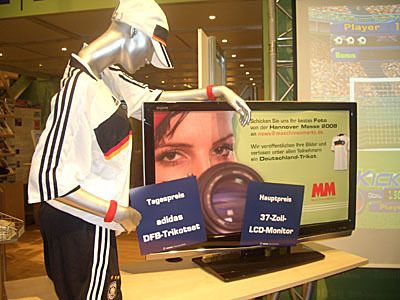 Wer beim Kick-it mitmacht kann ein Deutschlandtrikot oder einen LCD-TV gewinnen.  (Archiv: Vogel Business Media)
