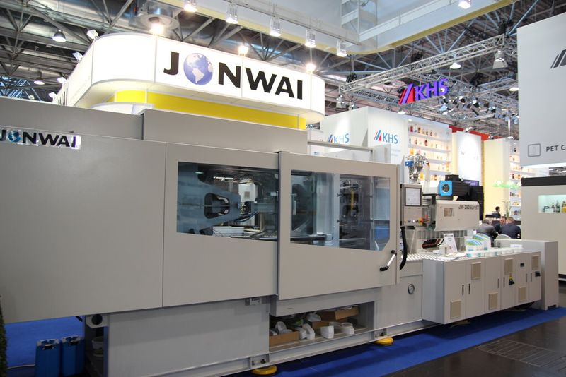 K 2013 Impressionen. In-Mould-Labeling live... (Bild: Königsreuther)