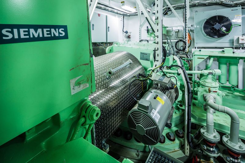 Mit bis zu 14 Knoten (rund 26 km/h) bringt der Diesel-elektrische Antrieb das SOV Faraday auf die hohe See hinaus. Den Strom für die Antriebsmaschinen erzeugen Generatoren von Siemens. (Bild: www.siemens.com/press)