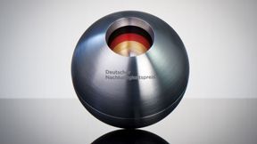 19. Deutscher Nachhaltigkeitspreis 2026: Der begehrte Award für die Sieger.
 (Bild: Frank Fendler)