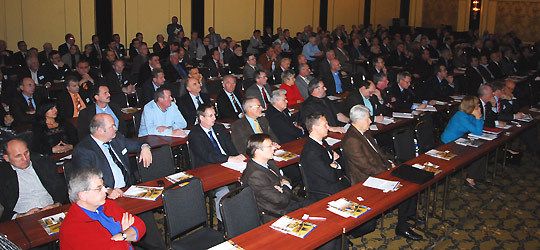 Volles Haus: Die Teilnehmer der 37. Bundestagung konnten sich in drei Foren über aktuelle Trends in der Automobilwirtschaft informieren. (Archiv: Vogel Business Media)